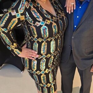 Black and Gold Bodycon Dress with V-Neck and Cuffed Sleeves